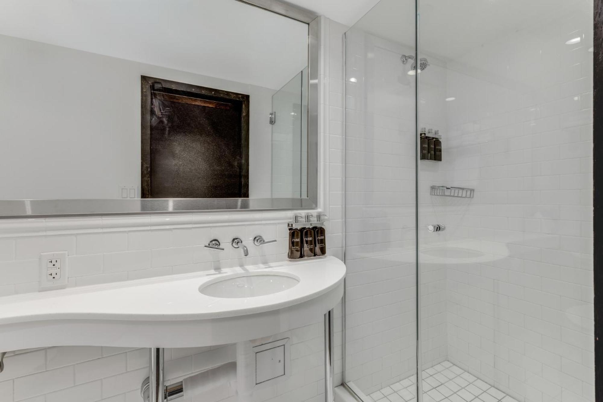 Suite 1 Chambre avec Lit King-Size - Vue sur les Toits de la Ville